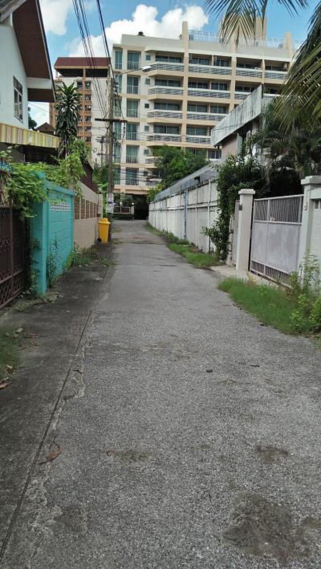 vacant land for sale Small plot suitable for making a single house, Phra Khanong, at the beginning of Soi 6