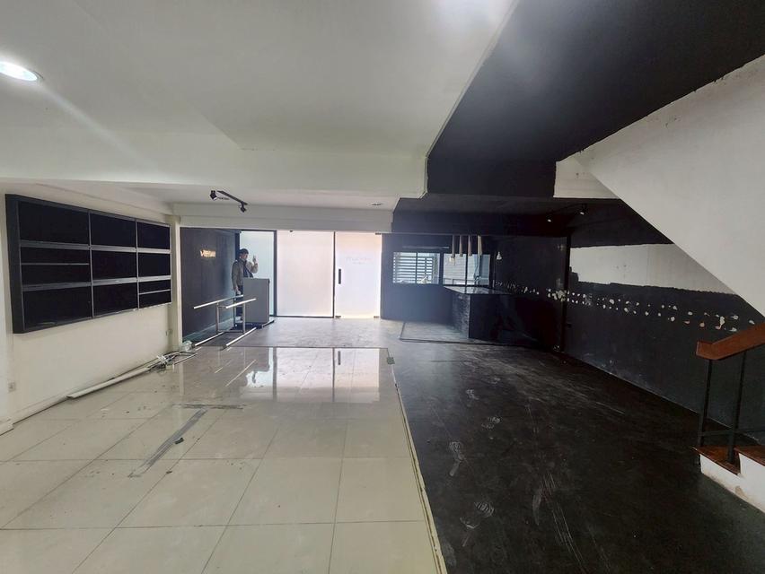 ให้เช่า Home Office 3 ชั้น สุขุมวิท 26 | พร้อมเข้าอยู่ 🏢🏡 เหมาะพักอาศัย หรือทำออฟฟิศสำนักงาน ทำเลศักยภาพ เดินทางสะดวกได้ทั้ง ถ.สุขุมวิท 3