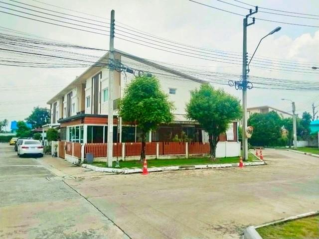 สุขสวัสดิ์ พระราม3 ม.พระจอมเกล้าธนบุรี 1.8 กม. 3 นอน ถูกสุดๆ ให้เช่าทาวน์โฮมหลังมุม 34 ตร.วา. 270 ตร.ม. 2 น้ำ 7