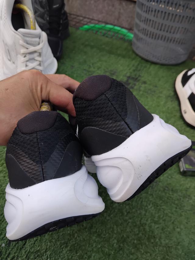 NIKE REVOLUTION 8EUR 44/28 ปี2025สภาพดีพื้นเต็มมีตำหนิตามรูปไม่มีผลต่อการใช้งาน450ค่าส่ง50
