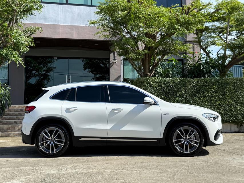 2022 BENZ GLA35 รถมือเดียวออกป้ายแดง สภาพป้ายแดง รถวิ่งน้อยเพียง 40,000 กม ไม่เคยมีอุบัติเหตุครับ