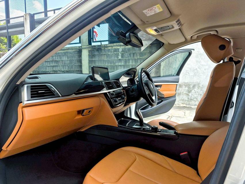 BMW 320d Iconic ปี2019 14