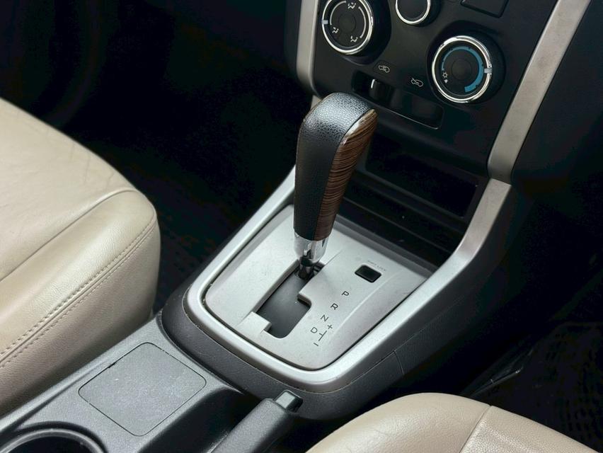 ISUZU MUX Y 14 Wagon 4dr 7st Auto 5sp RWD 2.5DCT(VGS,DVD) สีขาว ออโต้  11