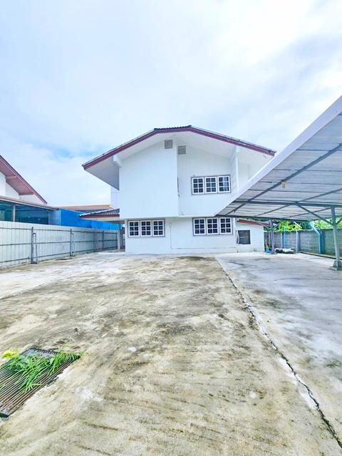 พื้นที่เท่ากับบ้านเดี่ยว 3หลัง 6นอน 151 ตร.วา. 401 ตร.ม ลาดพร้าว 38-48 รัชดา MRTภาวนา 150ม. ให้เช่าคฤหาสน์หลังใหญ่ 2 ชั้ 1