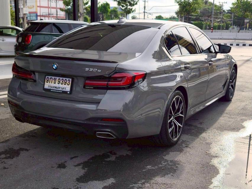 รหัสรถ KPV9393 2021 BMW 530e 2.0 LCI Msport 13
