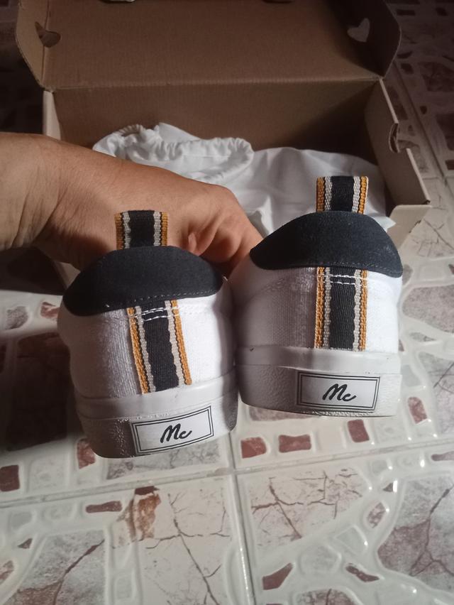 รองเท้าผ้าใบ แม๊ค(แท้)สีขาว