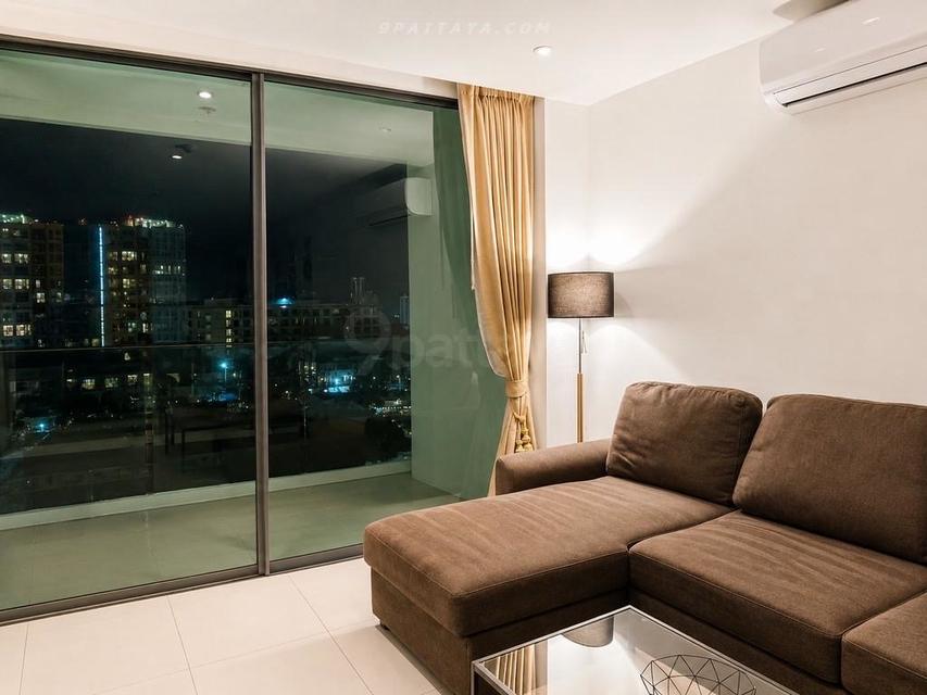 For Rent — Condo at The Point Pratumnak CondominiumCondo for yearly rent at The Point Pratumnak Condominium. Spacious unit on the 5th floor, ready 2