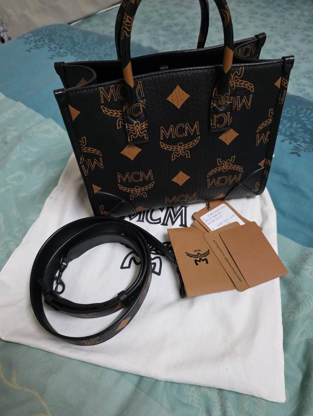 กระเป๋าMCM สีดำ มือสองใช้ไป1ครั้ง มีการ์ด สายสะพายยาว ถุงผ้า