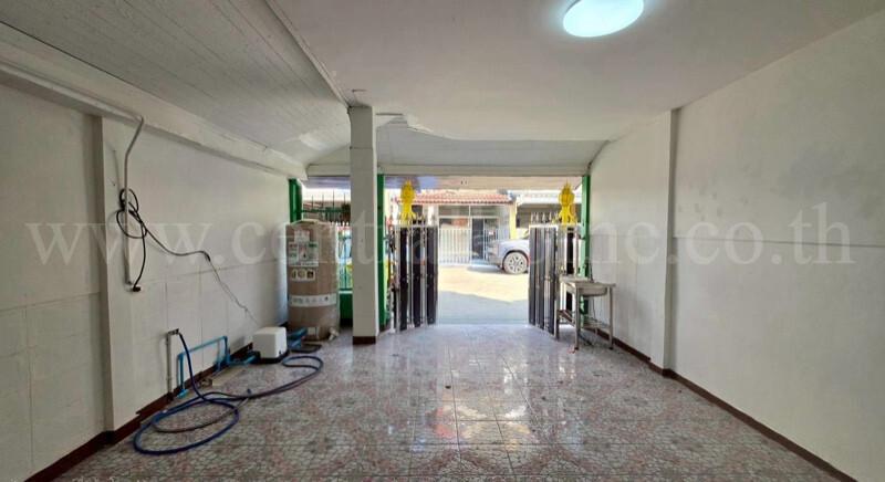 ทาวน์เฮ้าส์ เจริญทรัพย์ เทพารักษ์ รีโนเวทต่อเติมแล้ว พร้อมเข้าอยู่ ราคาถูก 2