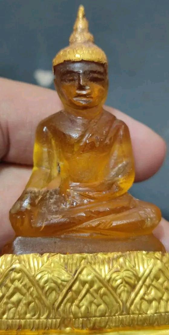 พระแก้วเลี่ยมฐานทองคำ