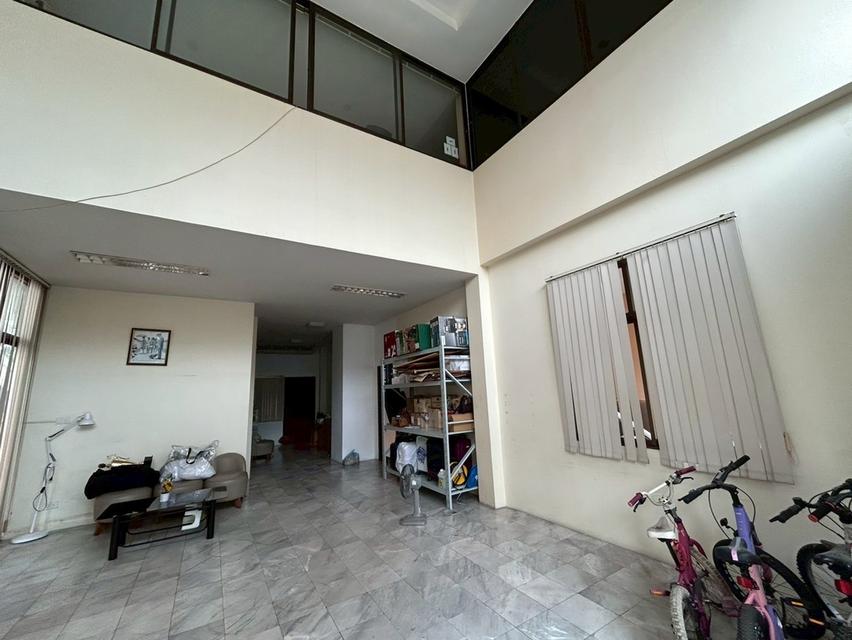 ขายโฮมออฟฟิศ 4 ชั้น ซอยกรุงเทพกรีฑา 15 ทำเลดี ใกล้ทางด่วนและรร.นานาชาติ 2