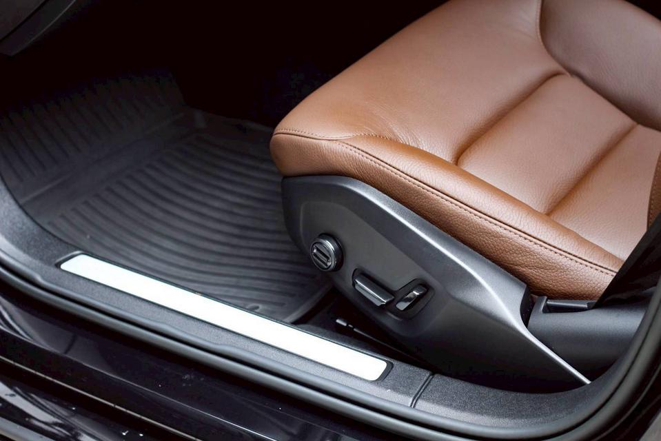 2023 Volvo V60 2.0 Recharge Plus Dark T8 4WD Plug-in Hybrid รถใหม่ ประหยัดไปเกือบล้านบาท 15