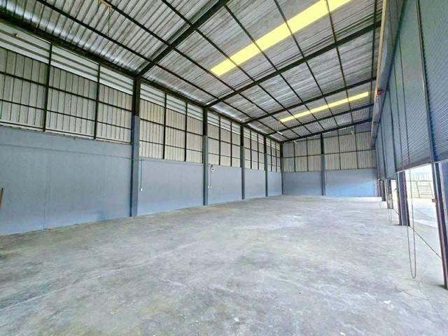 ห้องพักคนงาน 960 ตร.ม. โลตัส นราภิรมย์ 2.0 กม.ให้เช่าโกดัง พร้อมออฟฟิศ 2 ชั้น 240 ตร.วา. 2