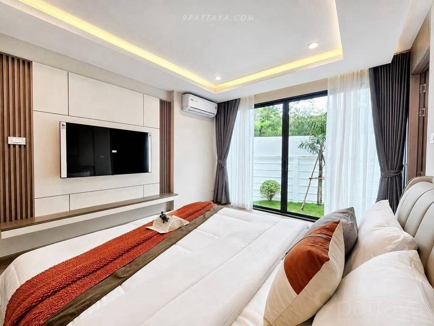For Sale — Pool Villa near Jomtien BeachSpecial price pool villa in Soi Chaiyapruek, 1.5 km Jomtien Beach. Land size: 93.5 sq.wah 236 sq.m. 4 bedrooms 12