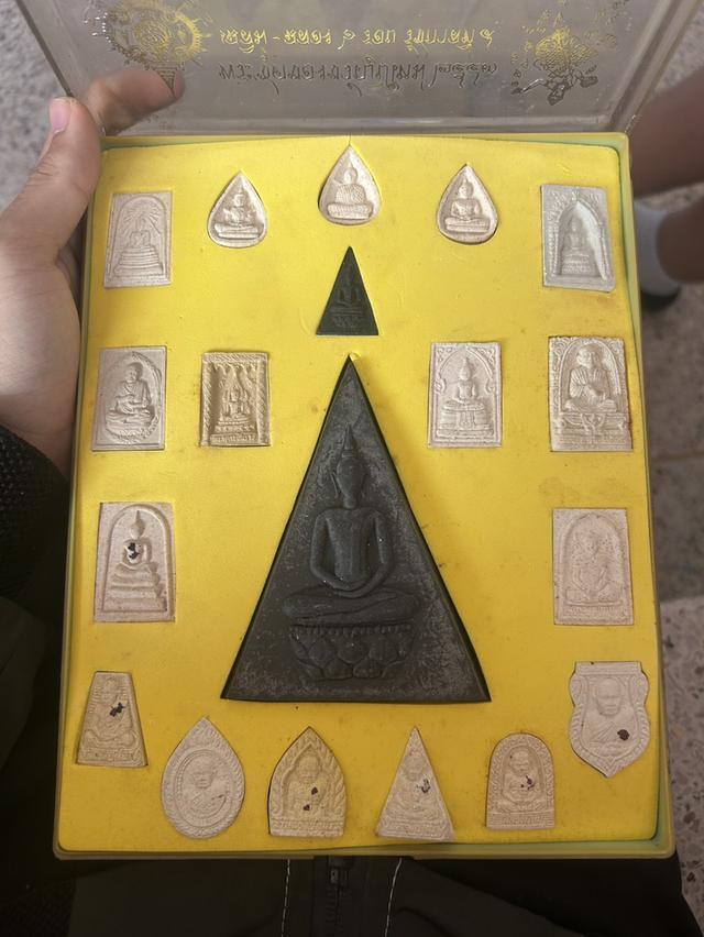 พระชุดของขวัญปีใหม่2543เฉลิมฉลอง6รอบรัชกาลที่9