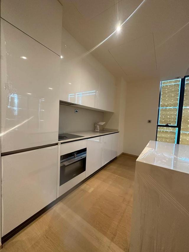 ”The Strand Thong Lor” is an ultra luxury condominium which located at the front of Soi Thong Lor just  1 minute walk to BTS Thong Lor Station . 5
