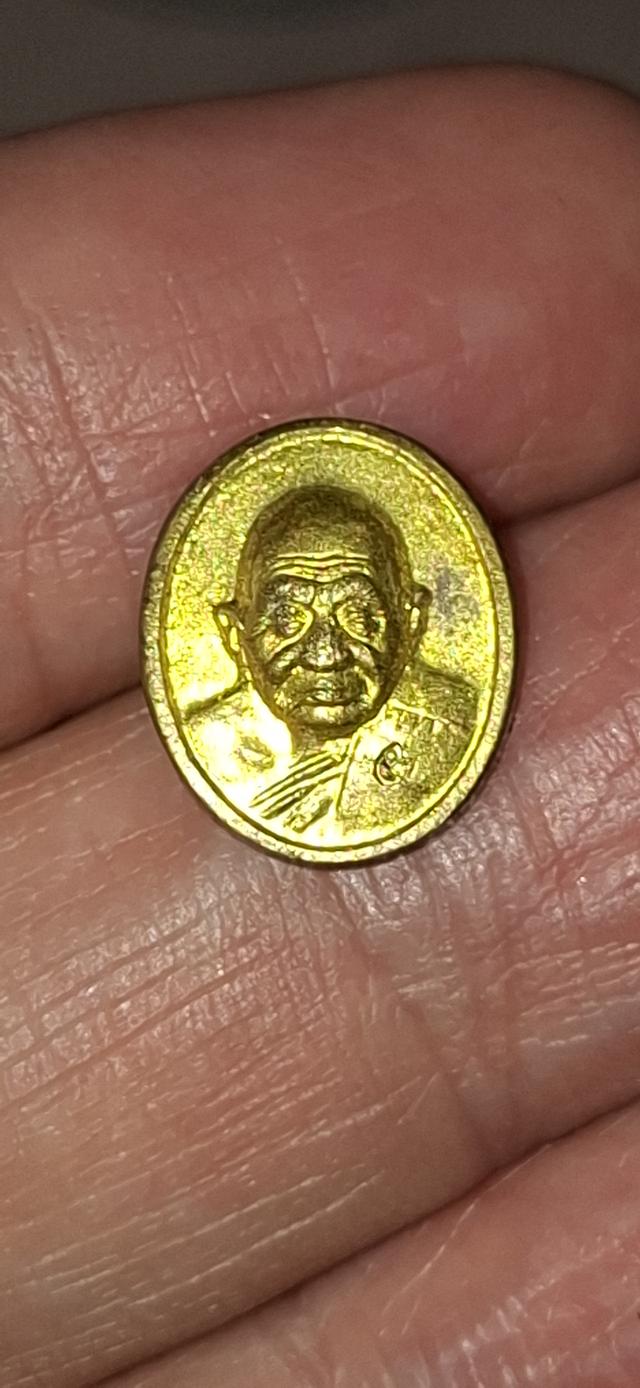 เหรียญเม็ดแตง หลวงปู่ทิม วัดพระขาว มาพร้อมชายจีวร