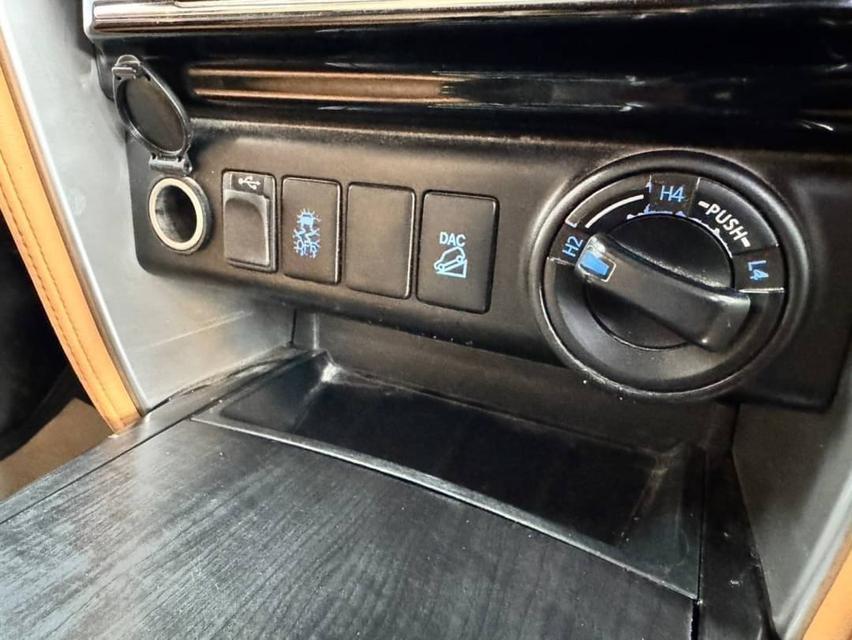 รถTOYOTA FORTUNER ตัวV 4WD เครื่อง2.8 cc เกียร์ AUTO ปี2018 (หมายเหตุ:คันนี้ขายไม่รับประกันเลขไมล์คคะ์}