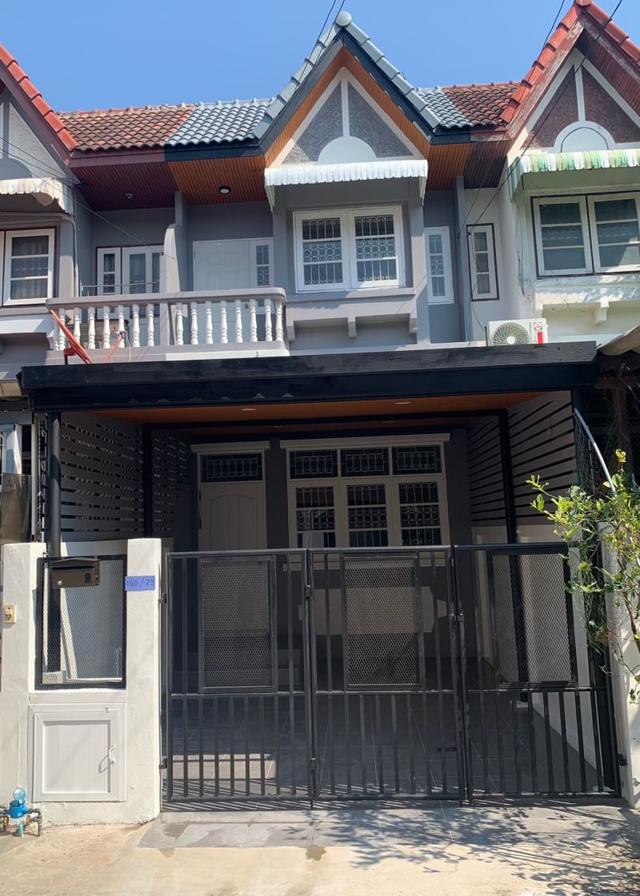 ขาย :ทาวน์เฮาส์ 2 ชั้น,เนื้อที่ 19 ตรว.  หมู่บ้านศิรินเทพ 9 ถนนราษฎร์พัฒนา 14 