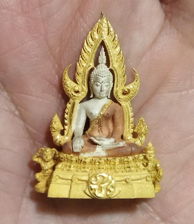 พระพุทธชินราช ภปร. เนื้อเงินสามกษัตริย์ พิมพ์ใหญ่ ปี2548 โครงการเพราะแผ่นดินนี้คือแผ่นดินเกิด ไม่มีกล่อง ครับ