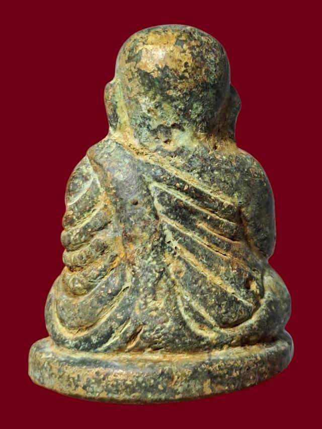 หลวงพ่อเงิน เปิดให้บูชาจ้า 2