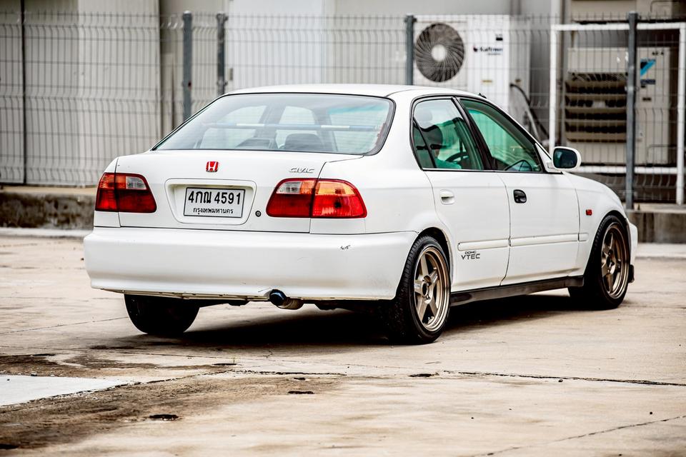 Honda Civic Eg สีขาว ปี 1998 เครื่อง B20 ออโต้
