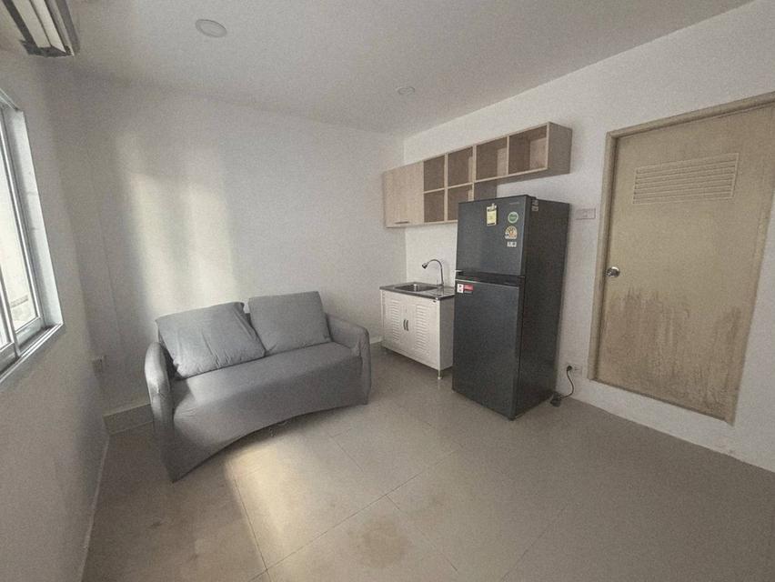Room For Rent, Sukhumvit 23, 25 sqm 9,800 THB/month contact Line: Line ID: 2424yusuke 4