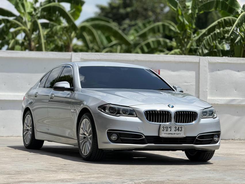 BMW SERIES 5, 528i LUXURY โฉม F10 ปี10-17 ปี2015สีเทา เครื่องยนต์เบนซิน 4 สูบ TwinPower Turbo 218 แรงม้า 🚀🚀 ไมล์แท้ 259,472 km. พร้อมป้ายทะเบียน✅✅ รูปที่ 3