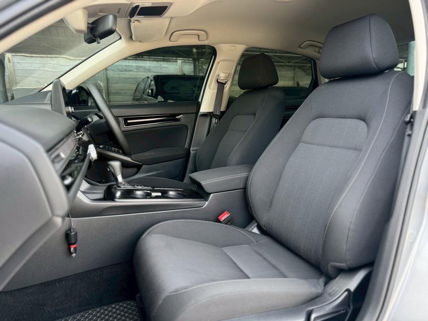 NEW HONDA CIVIC FE Sedan 4dr EL CVT FWD 1.5 Y22. สีเทา 17