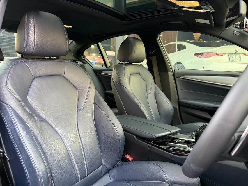 2017 BMW 530i M-Sport ( G30 ) รูปที่ 8