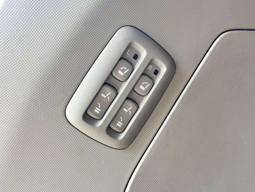 ขายรถ Toyota Estima 2.4Hybrid E-Four 4WD Wagon ปี 2009 สีดำ เกียร์ออโต้ รูปที่ 9