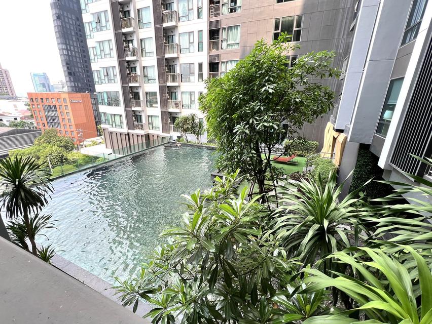 Condo Rhythm Sukhumvit 36-38 | 33.11 ตร.ม.| ชั้น 7 | วิวสระน้ำ - ใกล้ BTS ทองหล่อ ตกแต่งคบ เฟอร์นิเจอร์ครบ พร้อมอยู่ 7