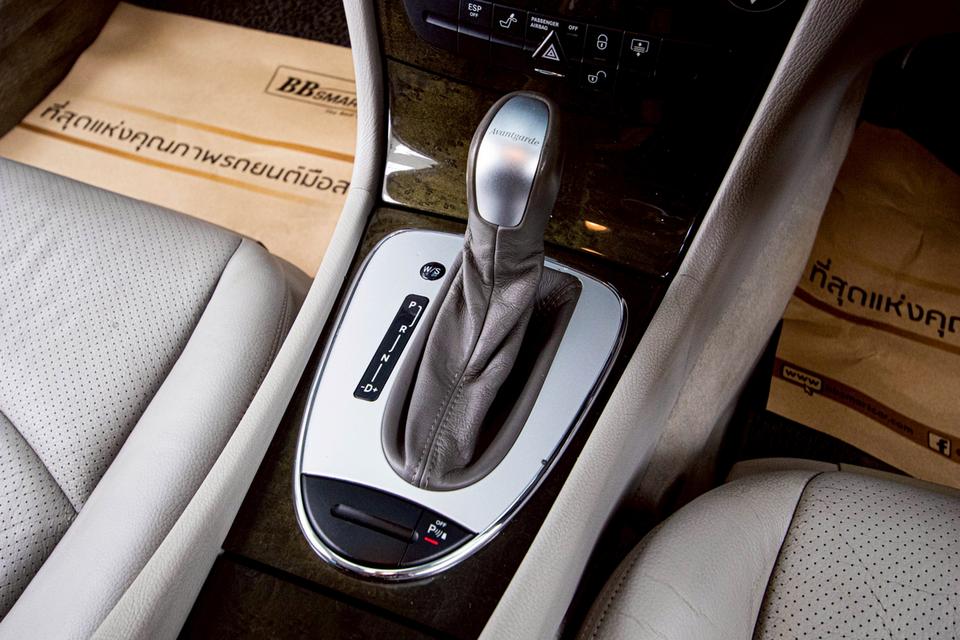 MERCEDES-BENZ E-CLASS E240 2.6 AVANTGARDE  2003  13