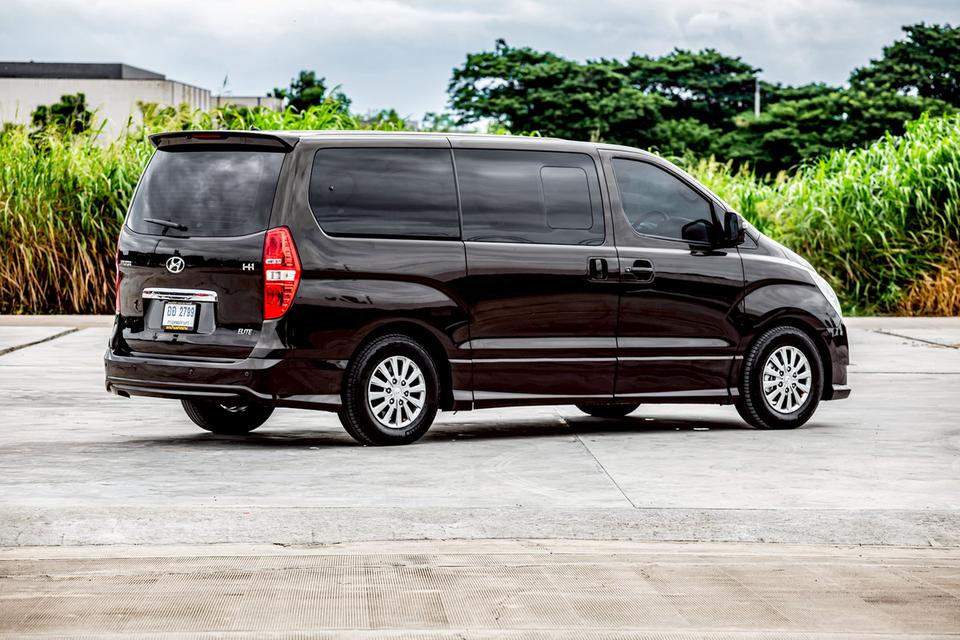Hyundai H-1 ELITE 2.5 ดีเซล ปี 2016 สีดำ มือเดียวป้ายแดง