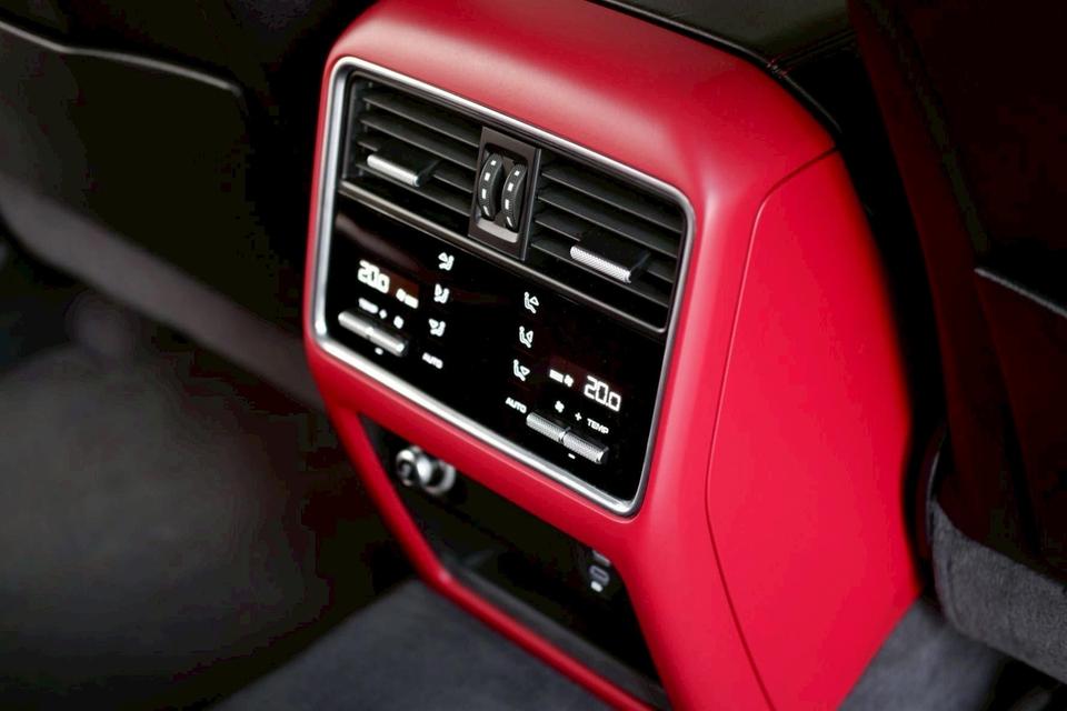 Porsche Cayenne Coupe E-Hybrid 3.0 V6 Turbo 2020 สีขาว รูปที่ 18