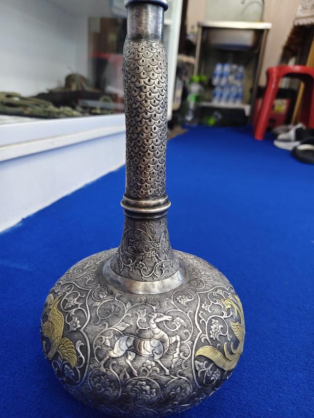 old Chinese silver surahi gold engraved รูปที่ 3