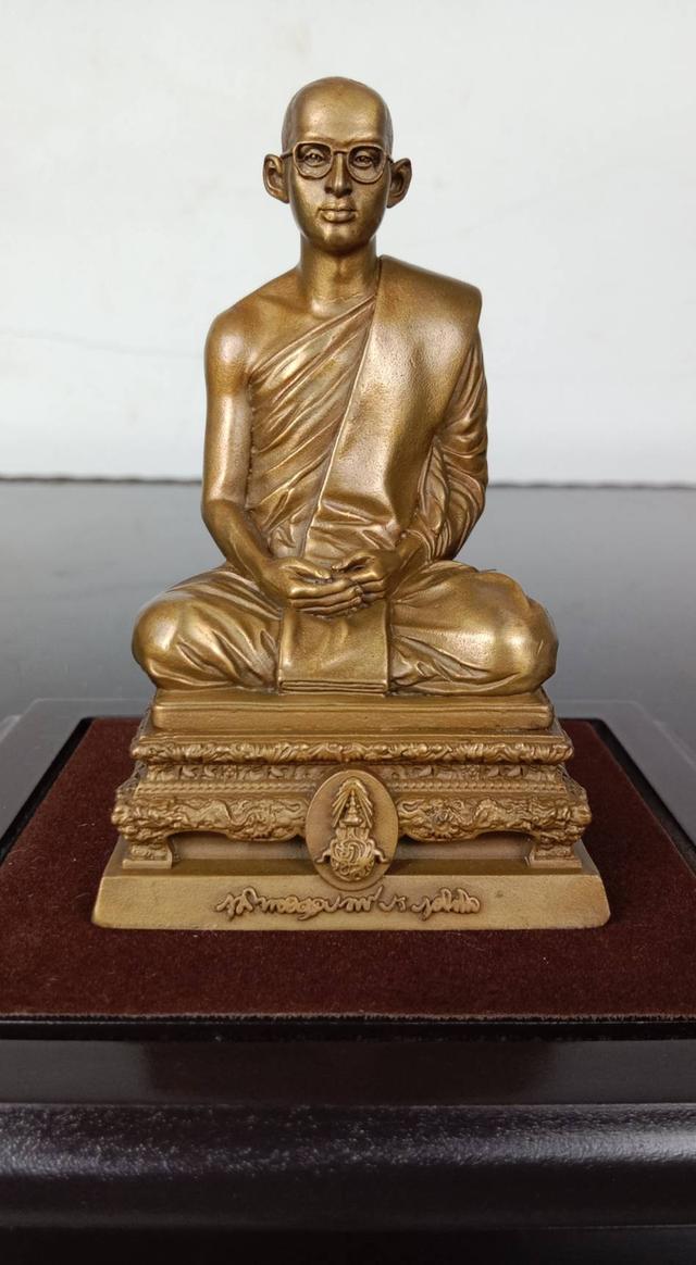 560.พระบรมรูปในหลวงทรงผนวช พลังแผ่นดิน ปี 2554 2