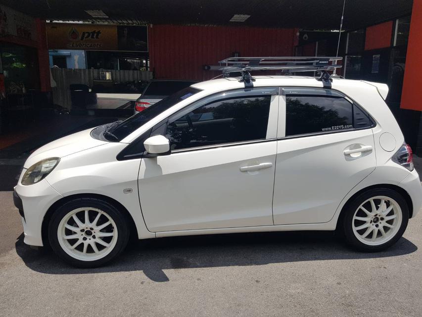 HONDA BRIO 1.2 V 1,200 cc  สีขาว รถบ้านมือเดียว 4