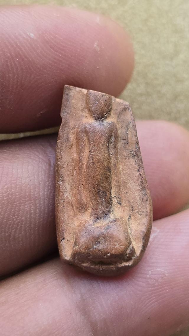 พระกำแพงยืนตอ กำแพงเพชร