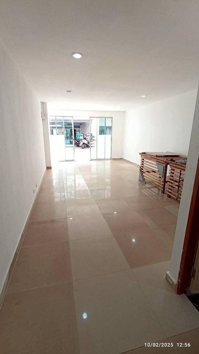 ร้านค้าใต้คอนโดรีเจ้นท์โฮม 1 พหลโยธิน 67 5