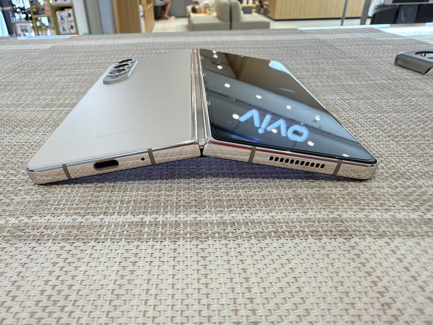 Samsung Fold 4 256gb หน้าจอกลางไม่สุด ไม่มีจุดดำไม่มีเส้น ใช้งานปกติ