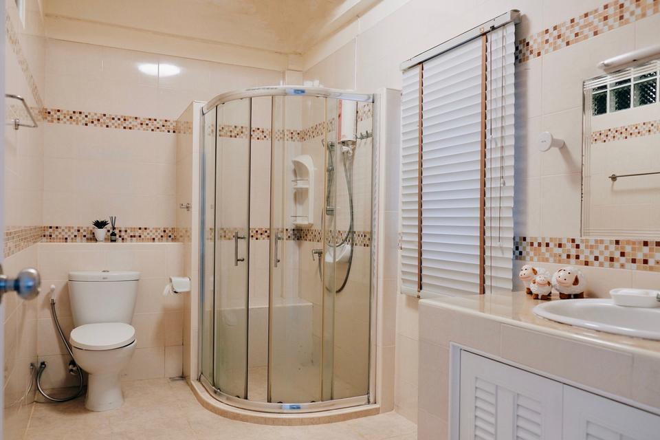 ขายอาคารพาณิชย์พร้อมที่ดิน 2 คูหา ประชาอุทิศ 27/1 รีโนเวทสภาพใหม่ ราคา 9.9 ล้าน 12