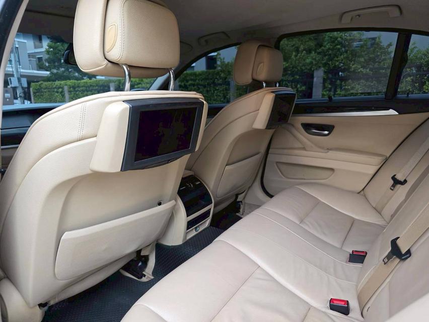 BMW 528i  10