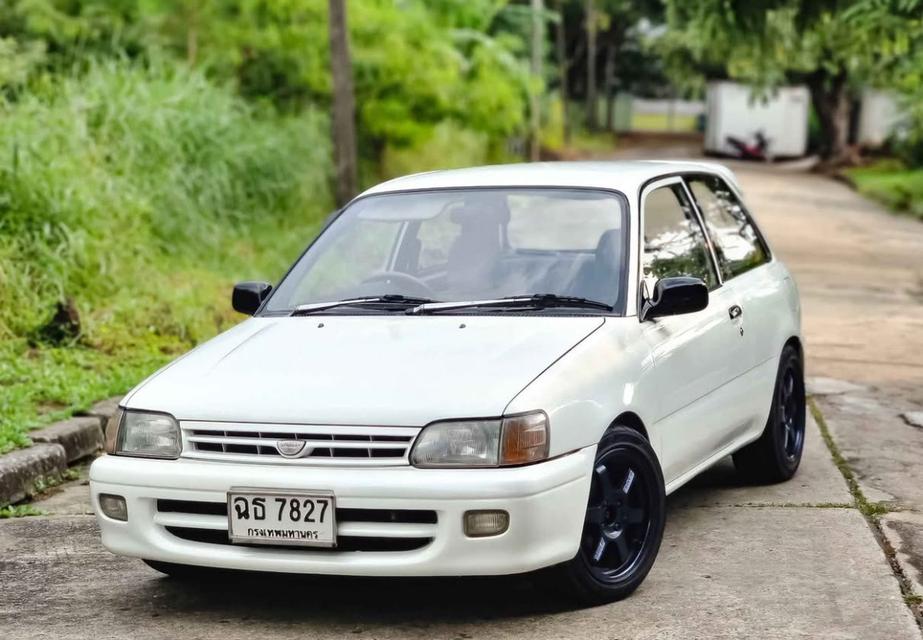 Toyota Starlet EP82 สีขาว 1