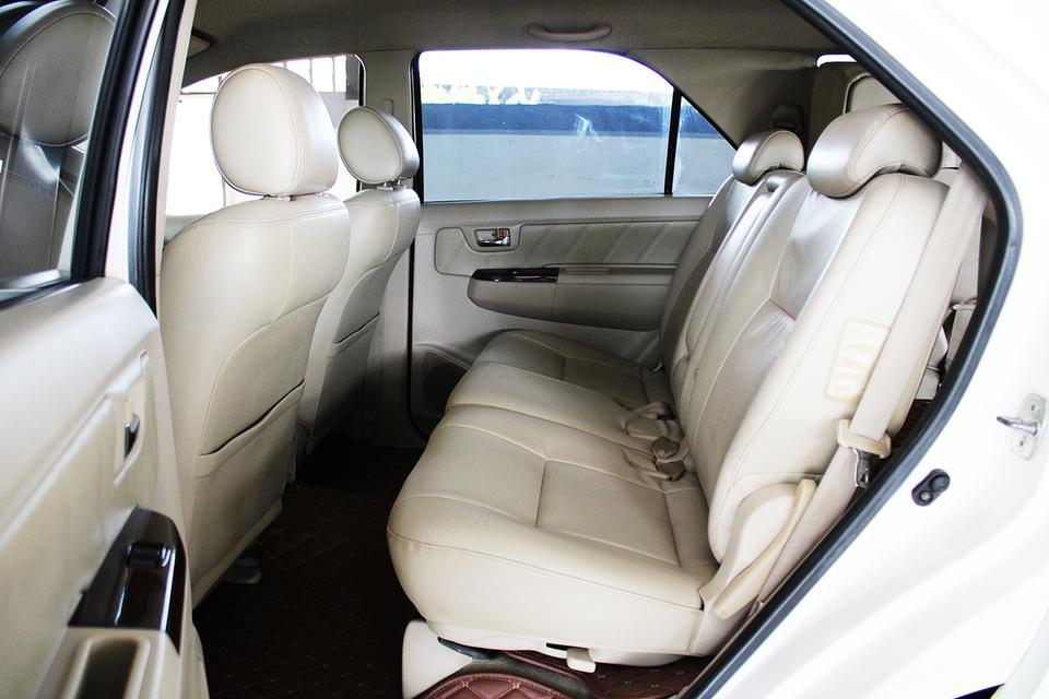 2007 Toyota Fortuner 3.0 TRD 4WD AT สีขาว รูปที่ 11