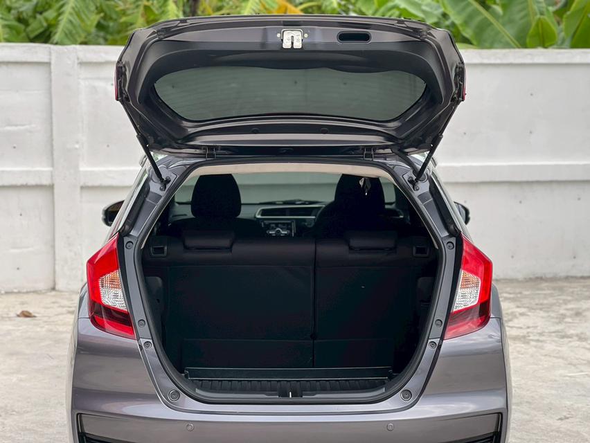 ปี 2021 HONDA JAZZ, 1.5 i-VTEC S โฉม ปี14-ปัจจุบันสีเทา เกียร์ออโต้ เครื่องเบนซิน มือเดียวป้าย 18