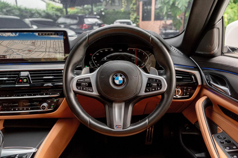 BMW 520d M Sport ปี 2022 [𝐍𝐄𝐖] 𝐁𝐌𝐖 𝟓𝟐𝟎𝐝 เข้าใหม่วันนี้ ✨สวยปิ๊งเต็ม 10 พร้อม 𝐁𝐒𝐈 & 𝐖𝐚𝐫𝐫𝐚𝐧𝐭𝐲 ศูนย์ค่าา 4