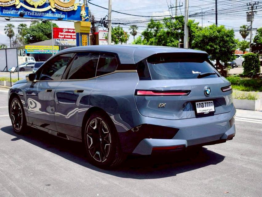 รหัสรถ KPV7777 2023 BMW iX xDrive50  M Sport สีเทา Storm Bay 13