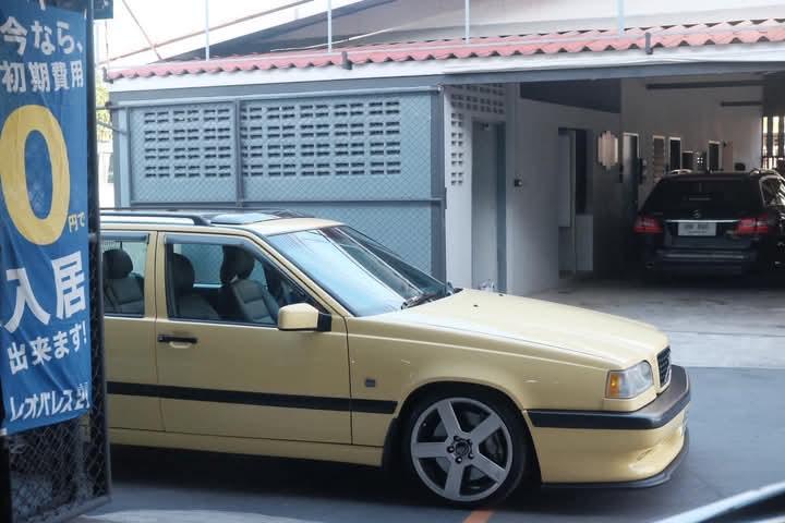 Volvo 850 สีเหลือง  4