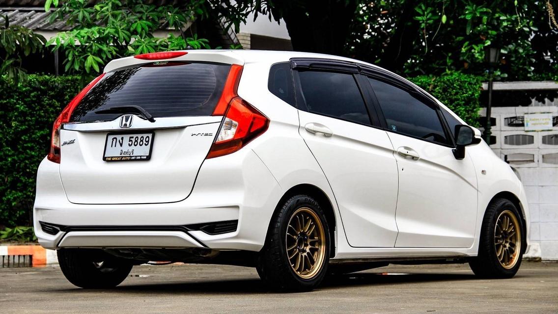 HONDA JAZZ 1.5 V i-VTEC ปี 2016 รับประกันรถสวยจริง เห็นแล้วต้องชอบ 3